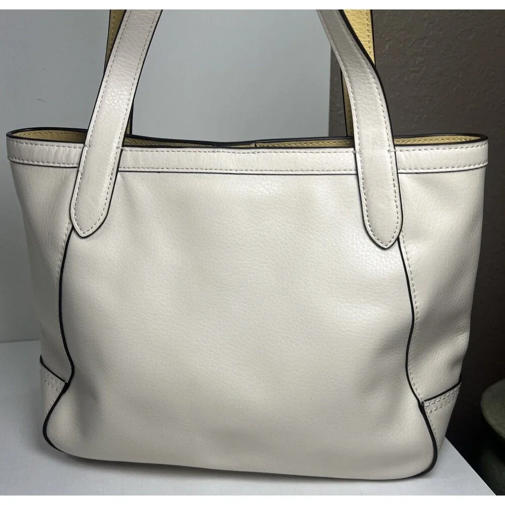 Coach C4062 Leather Tote Bag 27 Chalk/Vanilla Cream Color w/Horse & Carriage Med